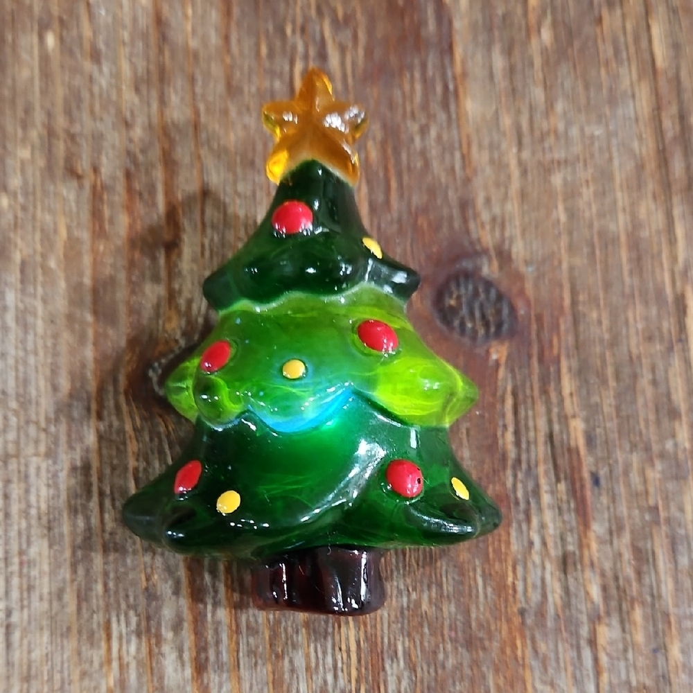 VINTAGE Light Up Christmas Tree Brooch WORKS Resin